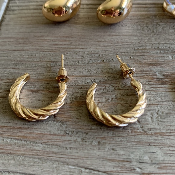 6/$8 NEW Gold Tone Hoop Earrings - Picture 5 of 15